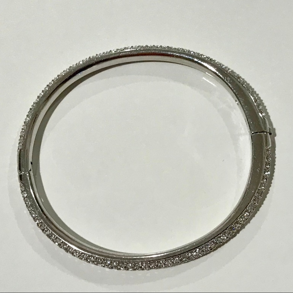 Nadri all the way around Austrian Crystal Bracelet - Picture 2 of 3